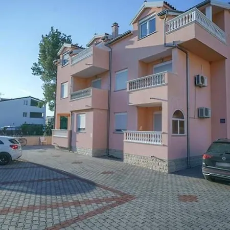 Sweet Shiny With Sea View Apartment *